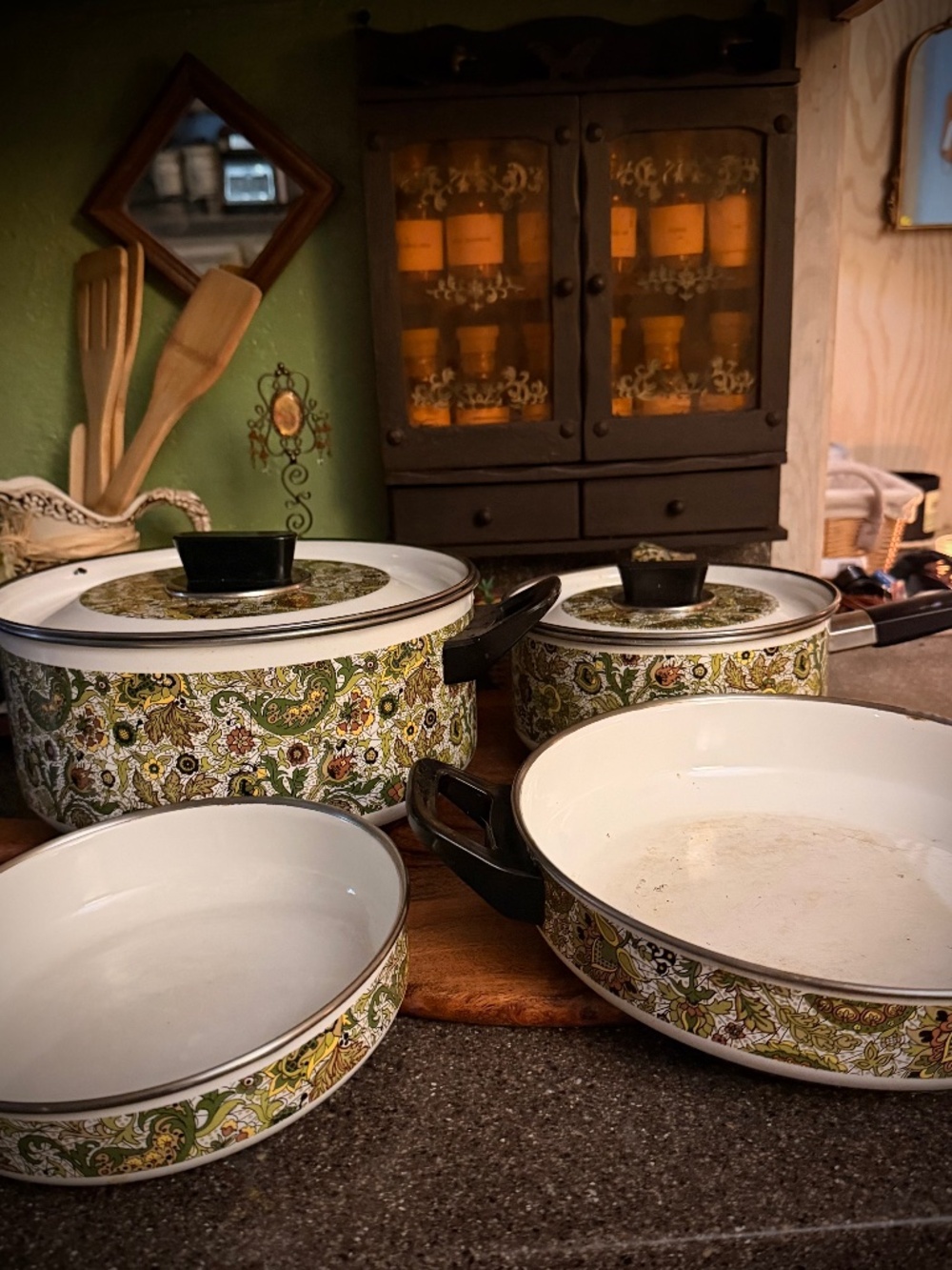 Super cute vintage Fancipans enamelware cookware